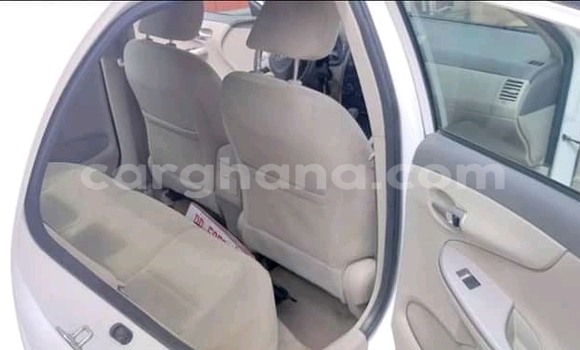 Sayi Na hannu Toyota Corolla White Mota in Accra a Greater Accra Sayi Na hannu Toyota Corolla White Mota in Accra a Greater Accra