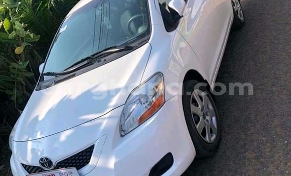 Buy Used Toyota Yaris White Car in Accra in Greater Accra
