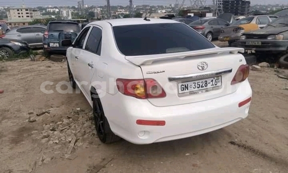 Ra Àlòkù Toyota Corolla funfun Ọkọ̀ in Accra ni Greater Accra