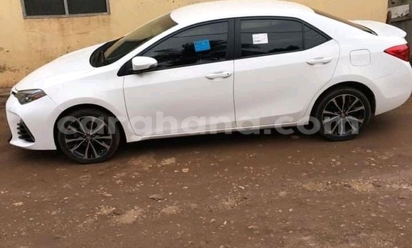 Ra Àlòkù Toyota Corolla funfun Ọkọ̀ in Accra ni Greater Accra Ra Àlòkù Toyota Corolla funfun Ọkọ̀ in Accra ni Greater Accra