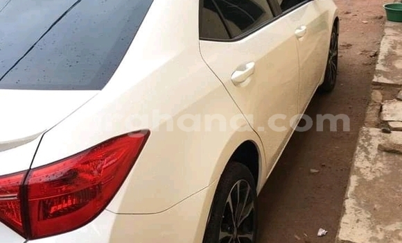 Ra Àlòkù Toyota Corolla funfun Ọkọ̀ in Accra ni Greater Accra Ra Àlòkù Toyota Corolla funfun Ọkọ̀ in Accra ni Greater Accra