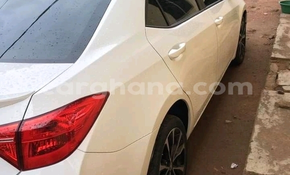 Ra Àlòkù Toyota Corolla funfun Ọkọ̀ in Accra ni Greater Accra Ra Àlòkù Toyota Corolla funfun Ọkọ̀ in Accra ni Greater Accra