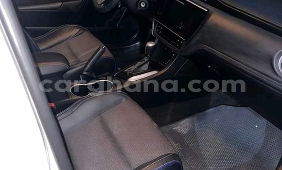 Ra Àlòkù Toyota Corolla funfun Ọkọ̀ in Accra ni Greater Accra Ra Àlòkù Toyota Corolla funfun Ọkọ̀ in Accra ni Greater Accra
