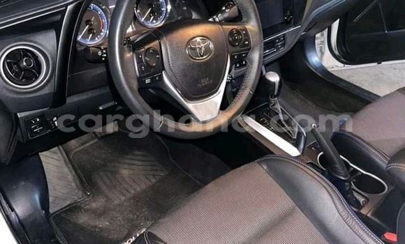 Ra Àlòkù Toyota Corolla funfun Ọkọ̀ in Accra ni Greater Accra Ra Àlòkù Toyota Corolla funfun Ọkọ̀ in Accra ni Greater Accra