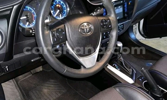 Ra Àlòkù Toyota Corolla funfun Ọkọ̀ in Accra ni Greater Accra Ra Àlòkù Toyota Corolla funfun Ọkọ̀ in Accra ni Greater Accra
