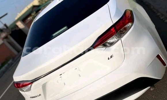 Sayi Na hannu Toyota Corolla II White Mota in Accra a Greater Accra