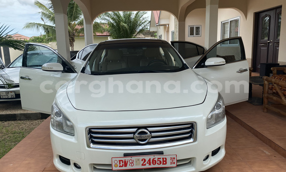 Ra Imported Nissan Maxima funfun Ọkọ̀ in Accra ni Greater Accra