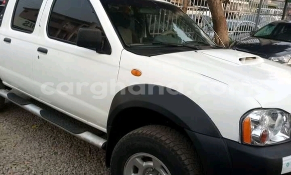 Sayi Na hannu Nissan Hardbody White Mota in Kumasi a Ashanti Sayi Na hannu Nissan Hardbody White Mota in Kumasi a Ashanti