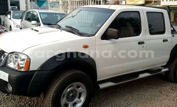 Sayi Na hannu Nissan Hardbody White Mota in Kumasi a Ashanti Sayi Na hannu Nissan Hardbody White Mota in Kumasi a Ashanti