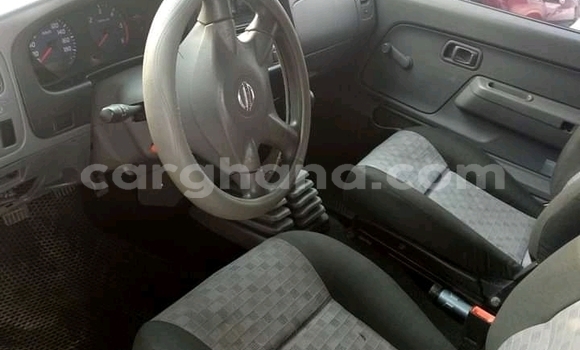 Sayi Na hannu Nissan Hardbody White Mota in Kumasi a Ashanti Sayi Na hannu Nissan Hardbody White Mota in Kumasi a Ashanti