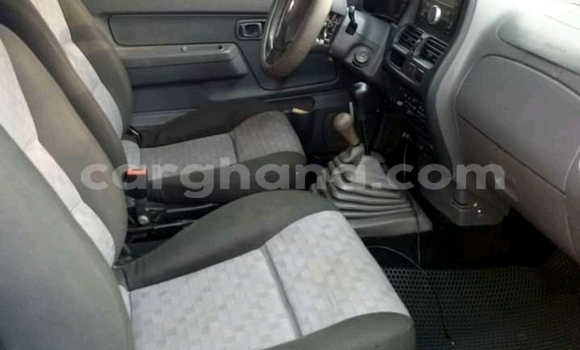 Sayi Na hannu Nissan Hardbody White Mota in Kumasi a Ashanti Sayi Na hannu Nissan Hardbody White Mota in Kumasi a Ashanti