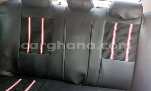 Ra Àlòkù Toyota Camry funfun Ọkọ̀ in Accra ni Greater Accra Ra Àlòkù Toyota Camry funfun Ọkọ̀ in Accra ni Greater Accra