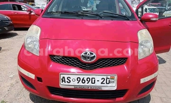 Sayi Na hannu Toyota Yaris Red Mota in Accra a Greater Accra