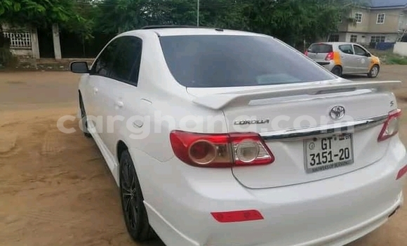Sayi Na hannu Toyota Corolla White Mota in Accra a Greater Accra Sayi Na hannu Toyota Corolla White Mota in Accra a Greater Accra