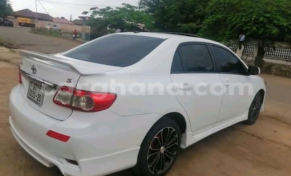 Sayi Na hannu Toyota Corolla White Mota in Accra a Greater Accra Sayi Na hannu Toyota Corolla White Mota in Accra a Greater Accra
