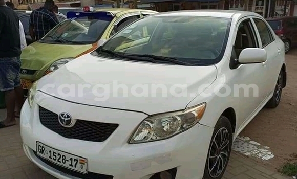 Ra Àlòkù Toyota Corolla funfun Ọkọ̀ in Accra ni Greater Accra