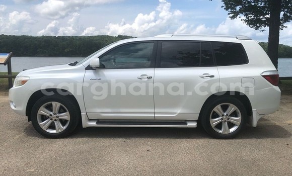 Ra Àlòkù Toyota Highlander funfun Ọkọ̀ in Accra ni Greater Accra Ra Àlòkù Toyota Highlander funfun Ọkọ̀ in Accra ni Greater Accra