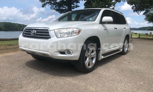 Ra Àlòkù Toyota Highlander funfun Ọkọ̀ in Accra ni Greater Accra Ra Àlòkù Toyota Highlander funfun Ọkọ̀ in Accra ni Greater Accra