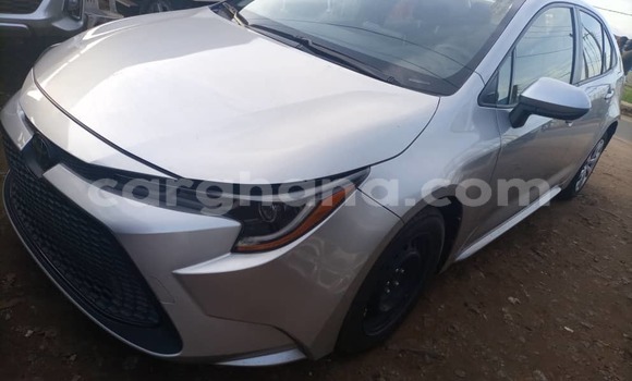 Sayi Na hannu Toyota Corolla Azurfa Mota in Accra a Greater Accra
