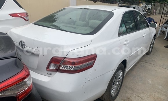 Sayi Na hannu Toyota Camry White Mota in Accra a Greater Accra Sayi Na hannu Toyota Camry White Mota in Accra a Greater Accra