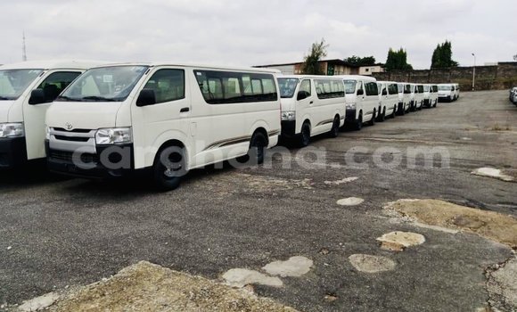 Ra Àlòkù Toyota Hiace funfun Ọkọ̀ in Accra ni Greater Accra Ra Àlòkù Toyota Hiace funfun Ọkọ̀ in Accra ni Greater Accra