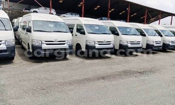 Ra Àlòkù Toyota Hiace funfun Ọkọ̀ in Accra ni Greater Accra Ra Àlòkù Toyota Hiace funfun Ọkọ̀ in Accra ni Greater Accra