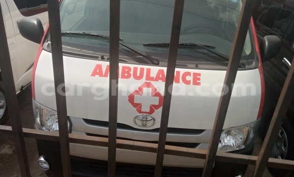 Sayi Na hannu Toyota Hiace Azurfa Mota in Accra a Greater Accra