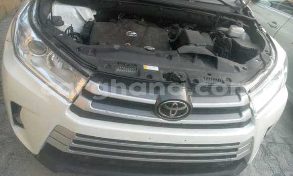 Sayi Na hannu Toyota Highlander White Mota in Accra a Greater Accra Sayi Na hannu Toyota Highlander White Mota in Accra a Greater Accra