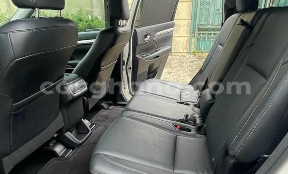 Buy Used Toyota Highlander White Car in Accra in Greater Accra Buy Used Toyota Highlander White Car in Accra in Greater Accra