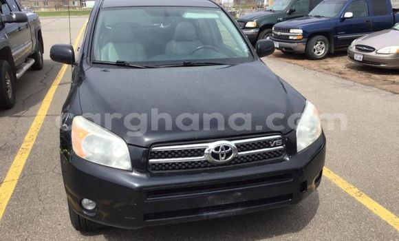 Ra Àlòkù Toyota RAV4 Black Ọkọ̀ in Accra ni Greater Accra