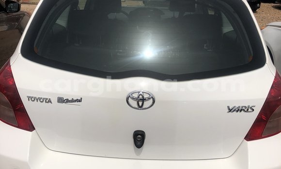 Ra Àlòkù Toyota Vitz funfun Ọkọ̀ in Accra ni Greater Accra Ra Àlòkù Toyota Vitz funfun Ọkọ̀ in Accra ni Greater Accra