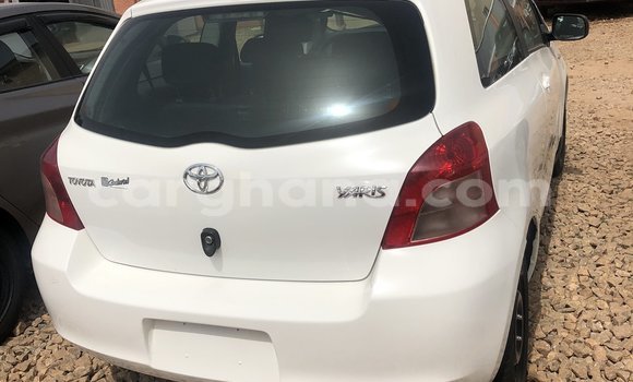 Ra Àlòkù Toyota Vitz funfun Ọkọ̀ in Accra ni Greater Accra Ra Àlòkù Toyota Vitz funfun Ọkọ̀ in Accra ni Greater Accra