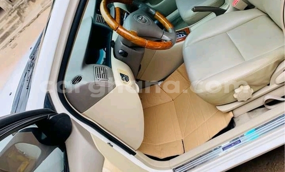 Ra Àlòkù Toyota Corolla funfun Ọkọ̀ in Accra ni Greater Accra Ra Àlòkù Toyota Corolla funfun Ọkọ̀ in Accra ni Greater Accra