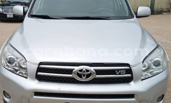 Ra Àlòkù Toyota RAV4 Silver Ọkọ̀ in Accra ni Greater Accra