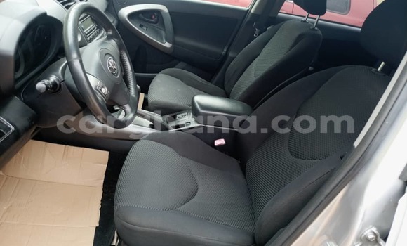 Ra Àlòkù Toyota RAV4 Silver Ọkọ̀ in Accra ni Greater Accra Ra Àlòkù Toyota RAV4 Silver Ọkọ̀ in Accra ni Greater Accra
