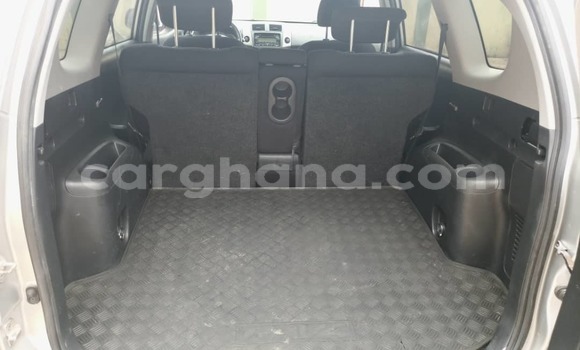 Ra Àlòkù Toyota RAV4 Silver Ọkọ̀ in Accra ni Greater Accra Ra Àlòkù Toyota RAV4 Silver Ọkọ̀ in Accra ni Greater Accra
