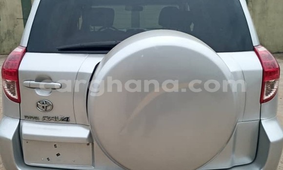 Ra Àlòkù Toyota RAV4 Silver Ọkọ̀ in Accra ni Greater Accra Ra Àlòkù Toyota RAV4 Silver Ọkọ̀ in Accra ni Greater Accra