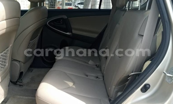 Ra Àlòkù Toyota RAV4 Silver Ọkọ̀ in Accra ni Greater Accra Ra Àlòkù Toyota RAV4 Silver Ọkọ̀ in Accra ni Greater Accra