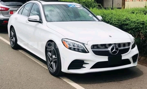 Ra Àlòkù Mercedes-Benz C-Classe funfun Ọkọ̀ in Accra ni Greater Accra Ra Àlòkù Mercedes-Benz C-Classe funfun Ọkọ̀ in Accra ni Greater Accra