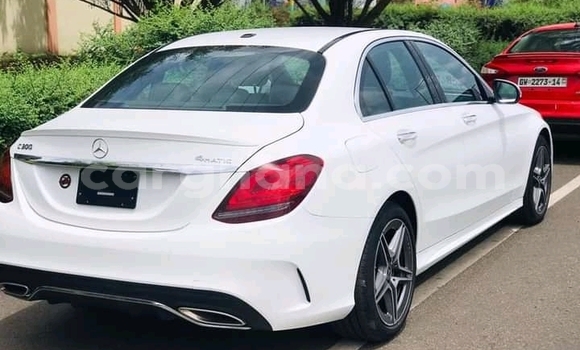 Ra Àlòkù Mercedes-Benz C-Classe funfun Ọkọ̀ in Accra ni Greater Accra Ra Àlòkù Mercedes-Benz C-Classe funfun Ọkọ̀ in Accra ni Greater Accra