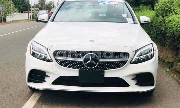Ra Àlòkù Mercedes-Benz C-Classe funfun Ọkọ̀ in Accra ni Greater Accra Ra Àlòkù Mercedes-Benz C-Classe funfun Ọkọ̀ in Accra ni Greater Accra