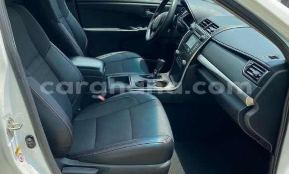 Sayi Na hannu Toyota Camry White Mota in Tema a Greater Accra Sayi Na hannu Toyota Camry White Mota in Tema a Greater Accra