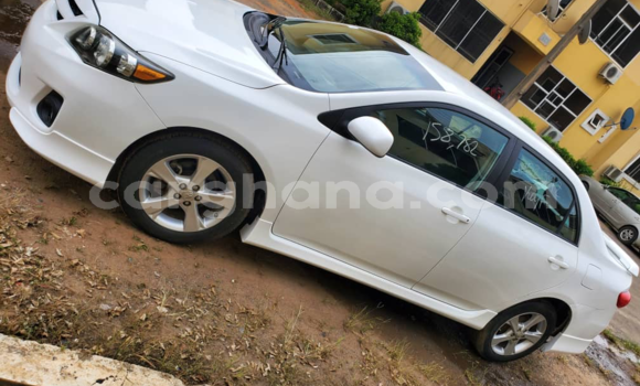 Ra Àlòkù Toyota Corolla funfun Ọkọ̀ in Tema ni Greater Accra Ra Àlòkù Toyota Corolla funfun Ọkọ̀ in Tema ni Greater Accra