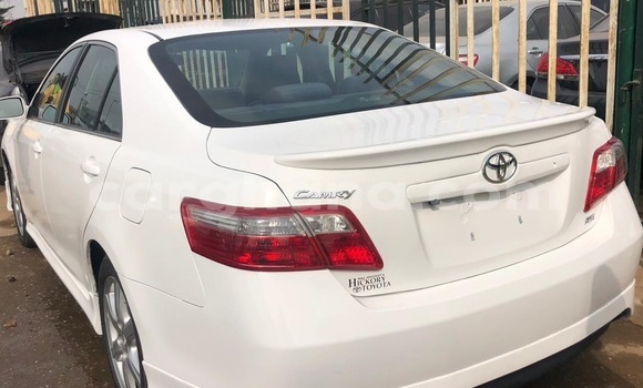 Sayi Na hannu Toyota Camry White Mota in Tema a Greater Accra Sayi Na hannu Toyota Camry White Mota in Tema a Greater Accra