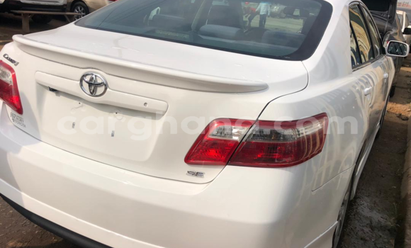 Sayi Na hannu Toyota Camry White Mota in Tema a Greater Accra Sayi Na hannu Toyota Camry White Mota in Tema a Greater Accra