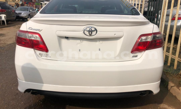 Sayi Na hannu Toyota Camry White Mota in Tema a Greater Accra Sayi Na hannu Toyota Camry White Mota in Tema a Greater Accra