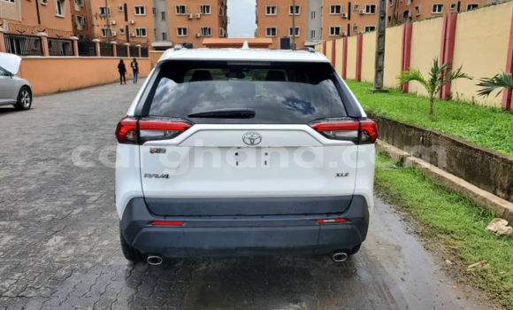 Sayi Na hannu Toyota RAV4 White Mota in Tema a Greater Accra Sayi Na hannu Toyota RAV4 White Mota in Tema a Greater Accra