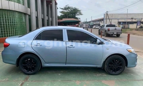 Sayi Na hannu Toyota Corolla Azurfa Mota in Accra a Greater Accra