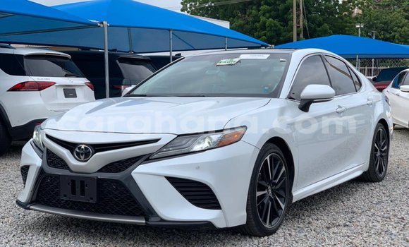Ra Àlòkù Toyota Camry (Japan) funfun Ọkọ̀ in Sekondi–Takoradi Metropolitan ni Oorun Ra Àlòkù Toyota Camry (Japan) funfun Ọkọ̀ in Sekondi–Takoradi Metropolitan ni Oorun