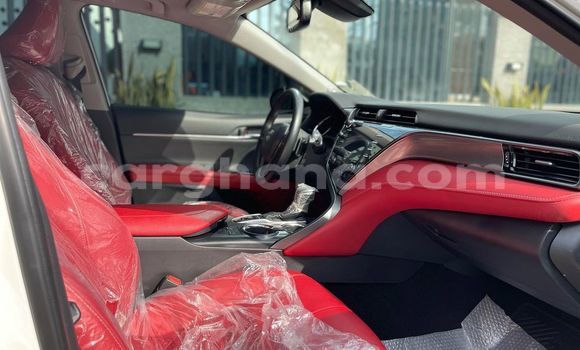 Ra Àlòkù Toyota Camry (Japan) funfun Ọkọ̀ in Sekondi–Takoradi Metropolitan ni Oorun Ra Àlòkù Toyota Camry (Japan) funfun Ọkọ̀ in Sekondi–Takoradi Metropolitan ni Oorun